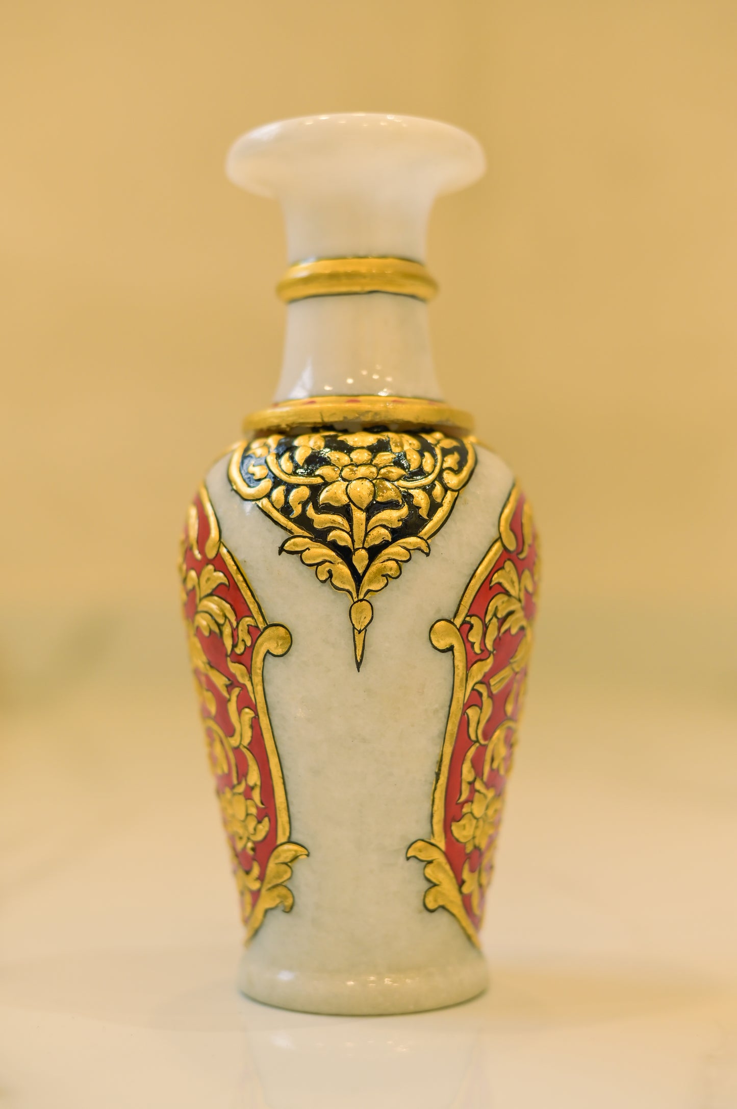 Usta Art Embossed Marble Flower vase